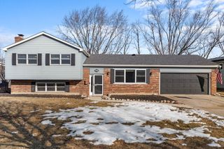 228 Wellington Drive, Crystal Lake, IL 60014