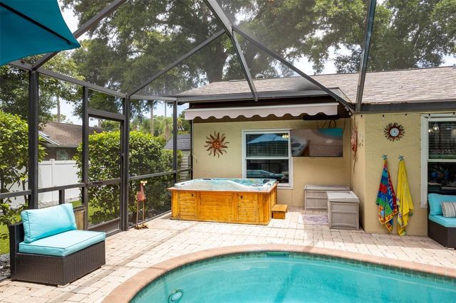 1430 SUTTON PLACE DR, Palm Harbor, FL 34683