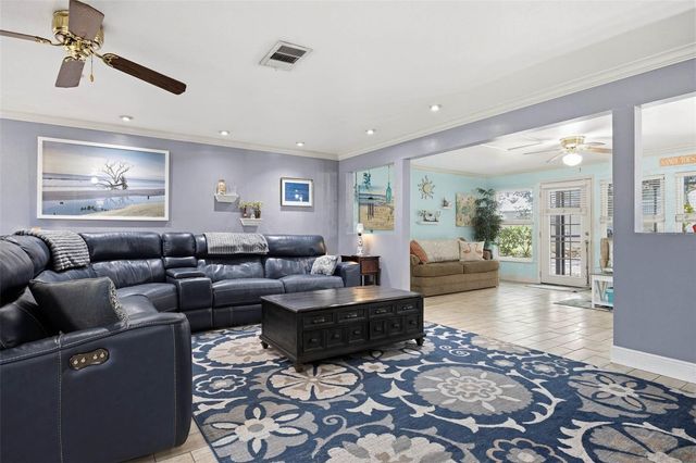 1430 SUTTON PLACE DR, Palm Harbor, FL 34683