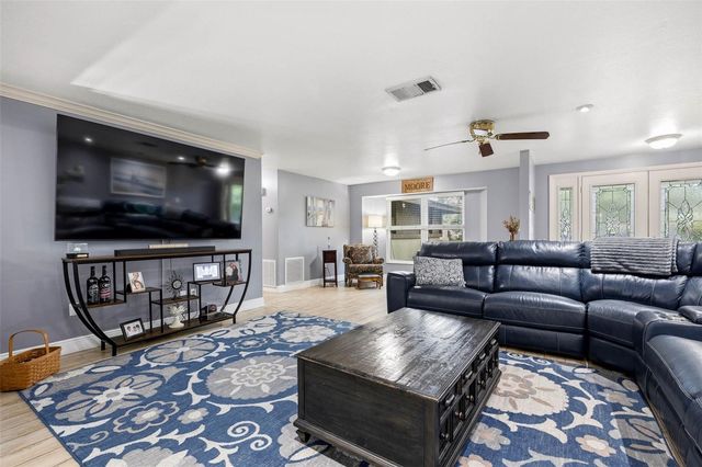 1430 SUTTON PLACE DR, Palm Harbor, FL 34683