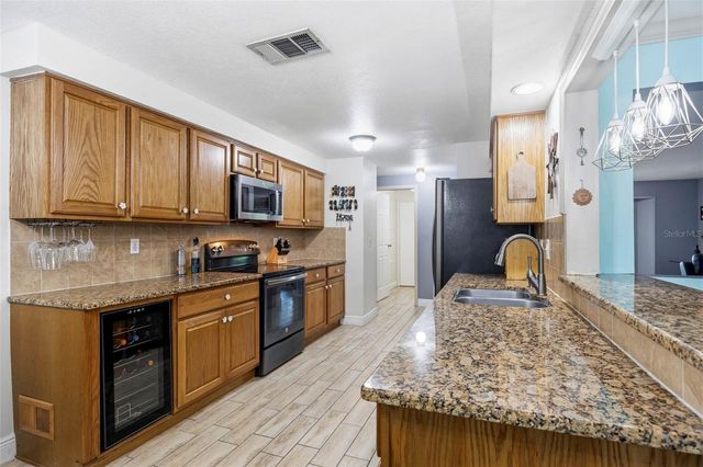 1430 SUTTON PLACE DR, Palm Harbor, FL 34683