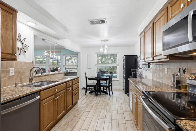 1430 SUTTON PLACE DR, Palm Harbor, FL 34683
