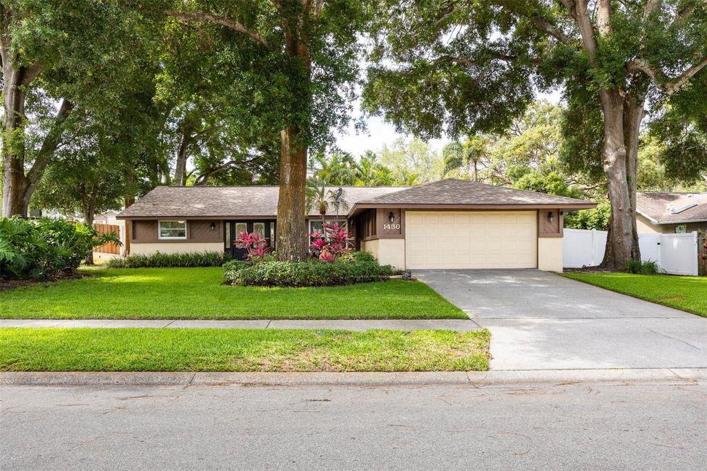 1430 SUTTON PLACE DR, Palm Harbor, FL 34683