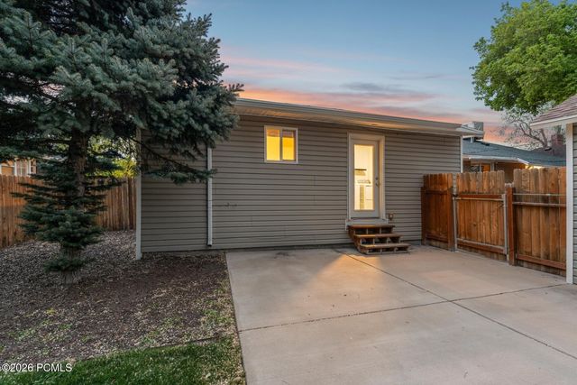 162 E Commonwealth Avenue, Salt Lake City, UT 84115