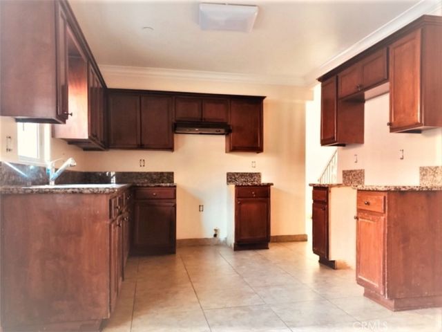 1343 E Adams, Los Angeles, CA 90011