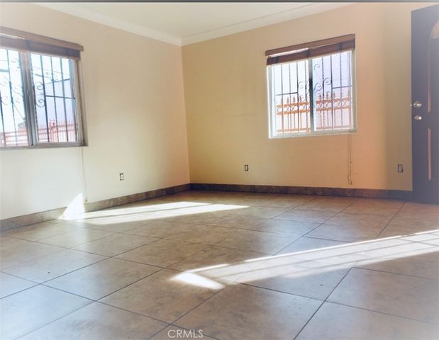 1343 E Adams, Los Angeles, CA 90011