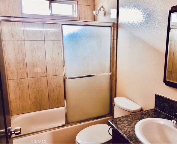 1343 E Adams, Los Angeles, CA 90011