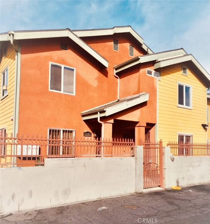 1343 E Adams, Los Angeles, CA 90011
