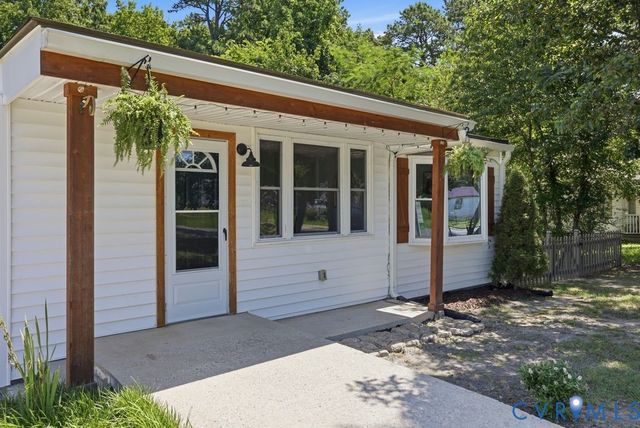 15911 Edgewood Dr, Chester, VA 23831
