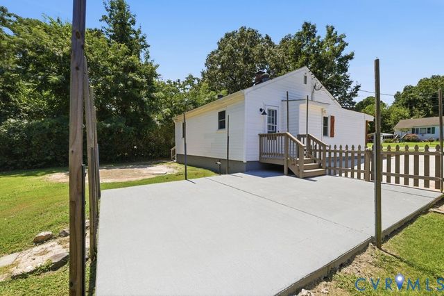 15911 Edgewood Dr, Chester, VA 23831