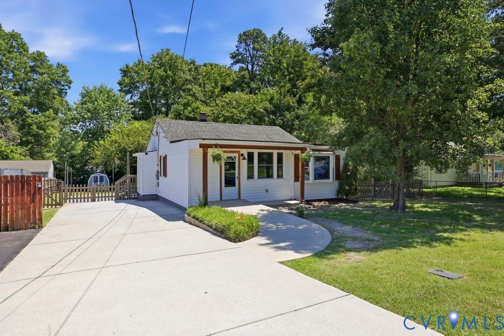 15911 Edgewood Dr, Chester, VA 23831