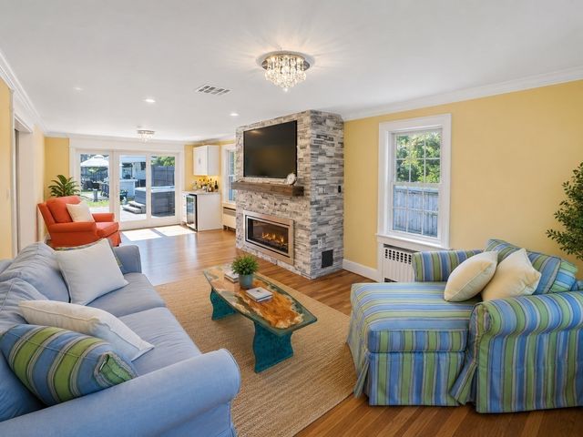 238 Liberty St, Braintree, MA 02184
