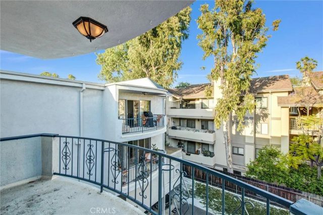 972 E California 304, Pasadena, CA 91106