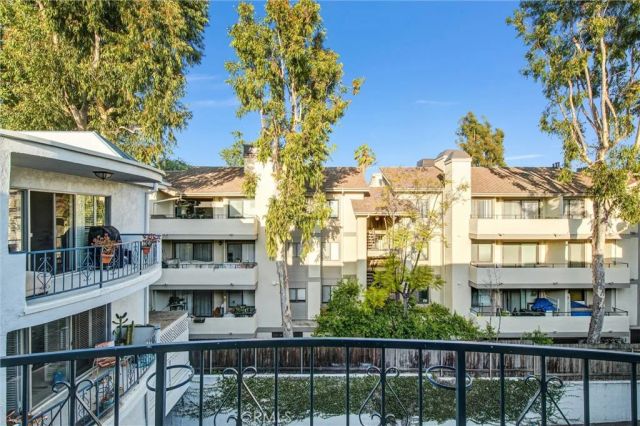 972 E California 304, Pasadena, CA 91106