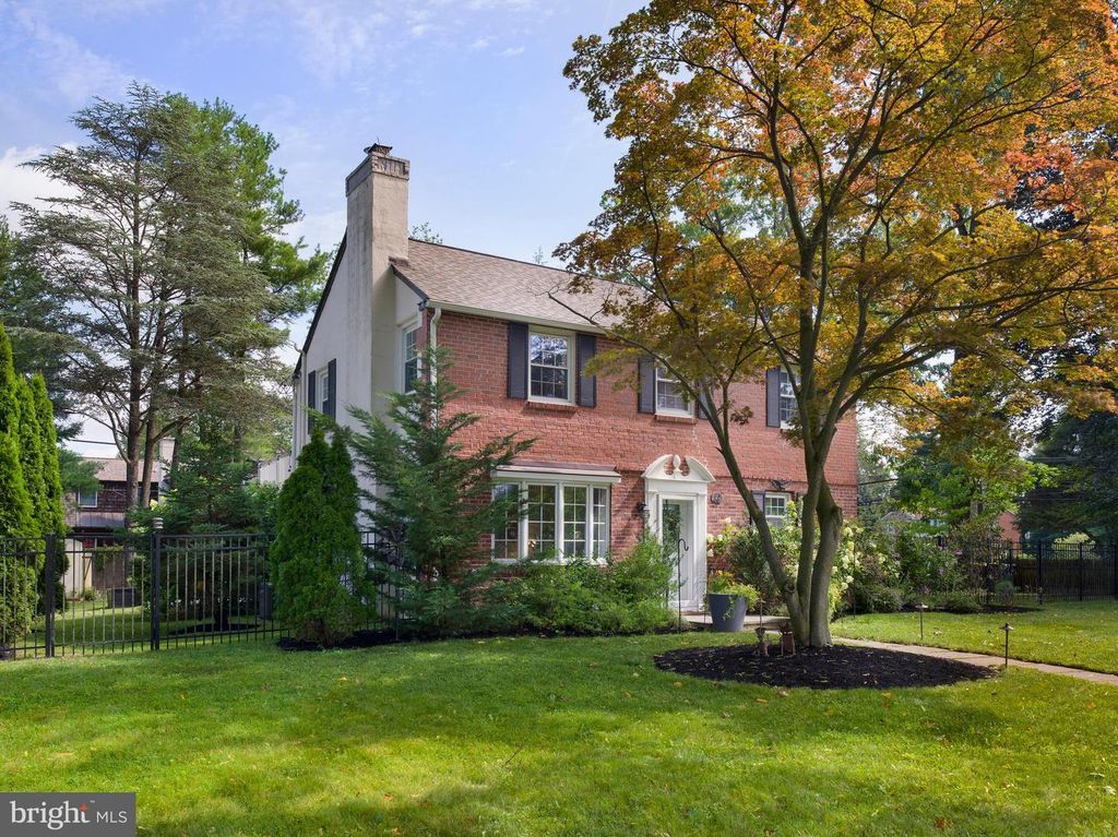 499 WOODCREST RD, Wayne, PA 19087