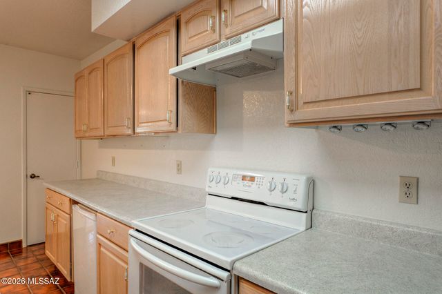 77 W Calle Del Lago, Green Valley, AZ 85614