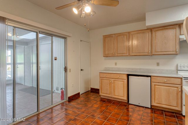 77 W Calle Del Lago, Green Valley, AZ 85614