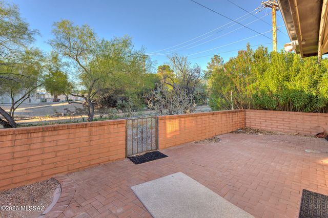 77 W Calle Del Lago, Green Valley, AZ 85614