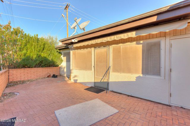 77 W Calle Del Lago, Green Valley, AZ 85614