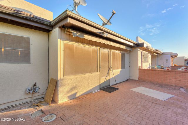 77 W Calle Del Lago, Green Valley, AZ 85614