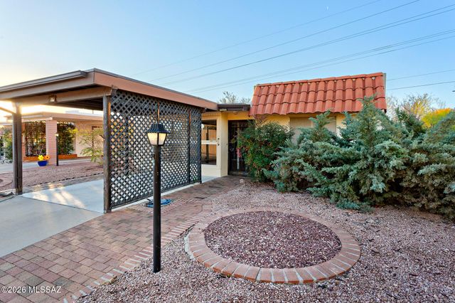 77 W Calle Del Lago, Green Valley, AZ 85614