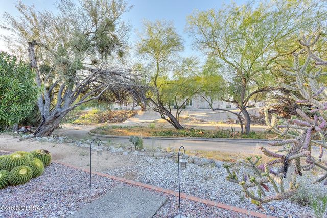 77 W Calle Del Lago, Green Valley, AZ 85614