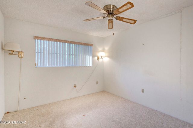 77 W Calle Del Lago, Green Valley, AZ 85614