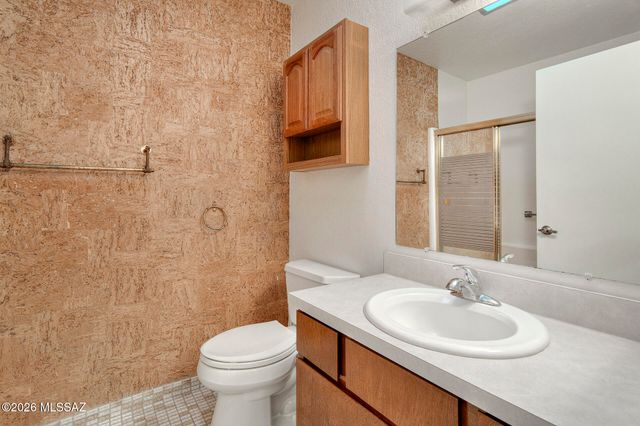 77 W Calle Del Lago, Green Valley, AZ 85614