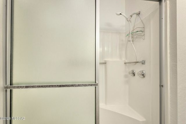 77 W Calle Del Lago, Green Valley, AZ 85614