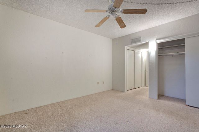 77 W Calle Del Lago, Green Valley, AZ 85614