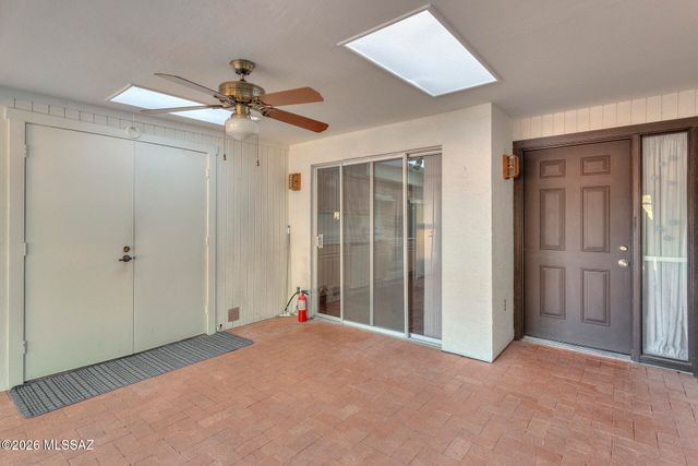 77 W Calle Del Lago, Green Valley, AZ 85614