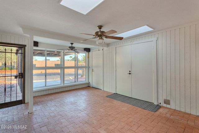 77 W Calle Del Lago, Green Valley, AZ 85614