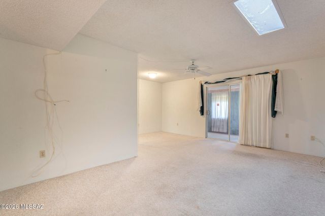 77 W Calle Del Lago, Green Valley, AZ 85614