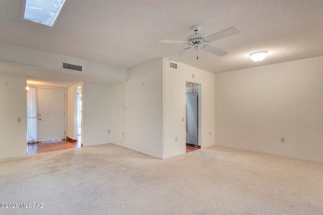 77 W Calle Del Lago, Green Valley, AZ 85614