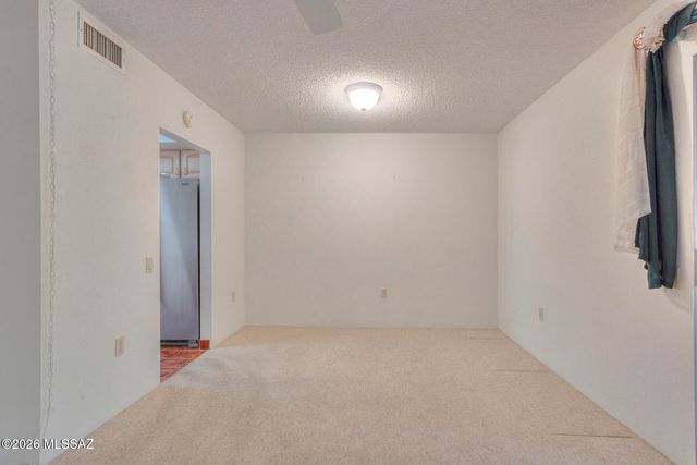 77 W Calle Del Lago, Green Valley, AZ 85614