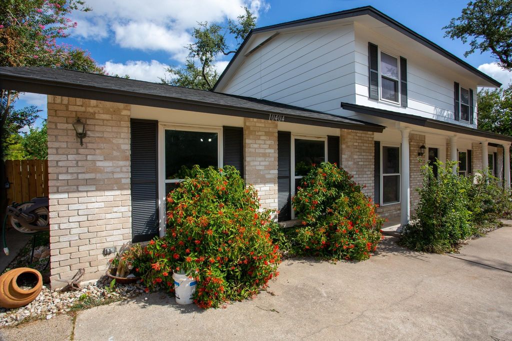 10404 Doering LN, Austin, TX 78750