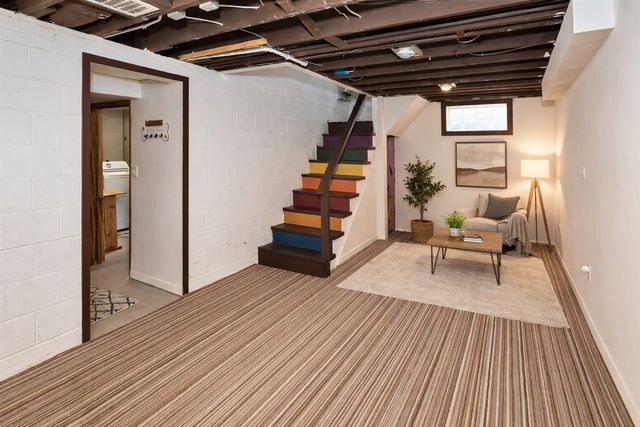 1649 Northwest Drive, Des Moines, IA 50310