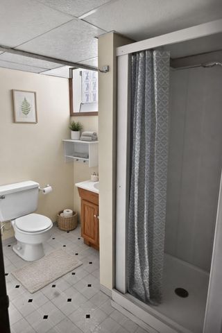 1649 Northwest Drive, Des Moines, IA 50310