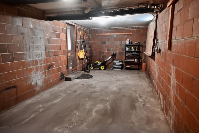 1649 Northwest Drive, Des Moines, IA 50310