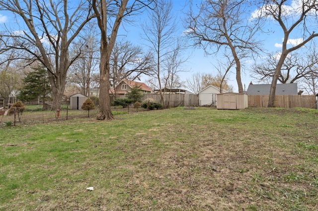 1649 Northwest Drive, Des Moines, IA 50310