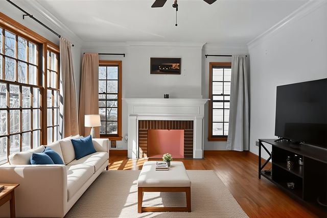 1649 Northwest Drive, Des Moines, IA 50310