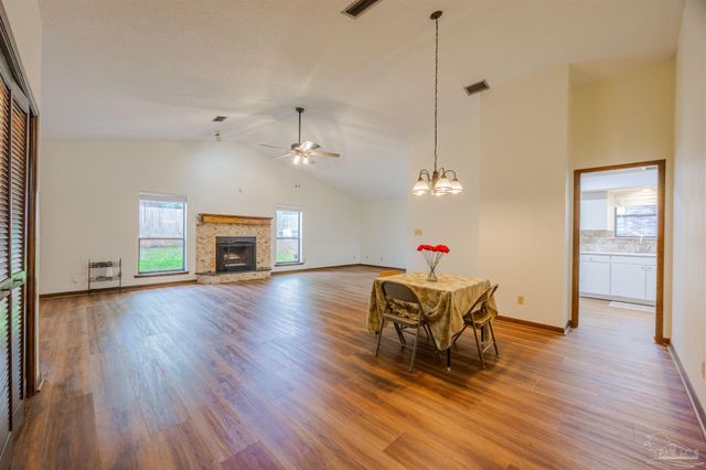 10011 Hollowbrook Dr, Pensacola, FL 32514