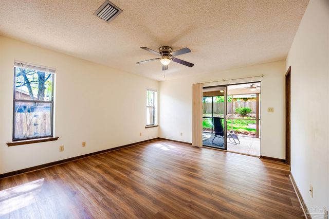 10011 Hollowbrook Dr, Pensacola, FL 32514