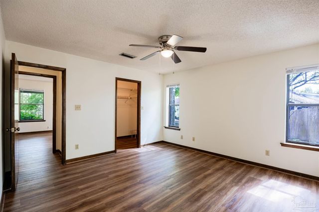 10011 Hollowbrook Dr, Pensacola, FL 32514