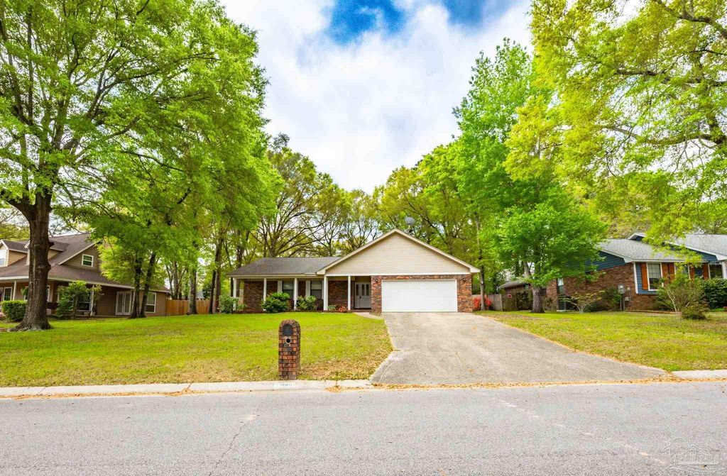 10011 Hollowbrook Dr, Pensacola, FL 32514