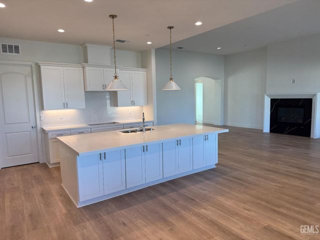 13507 Velma Pearl Way, Bakersfield, CA 93314