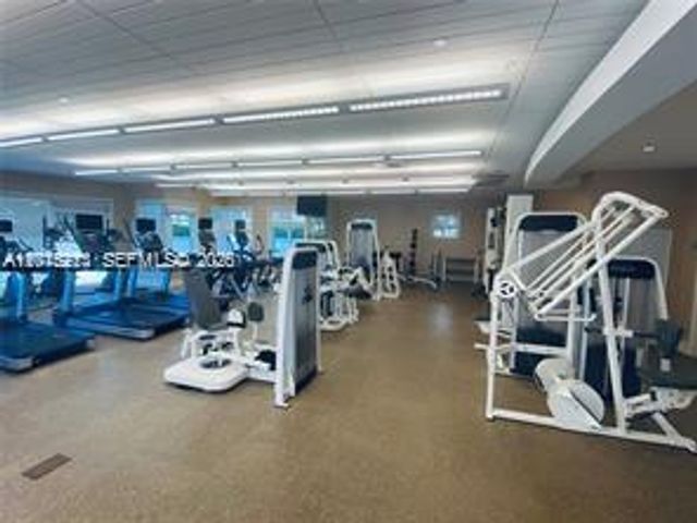 20000 E Country Club Dr TS07, Aventura, FL 33180