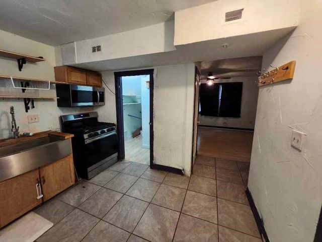 775 Manorcrest Drive, Kansas City, KS 66101