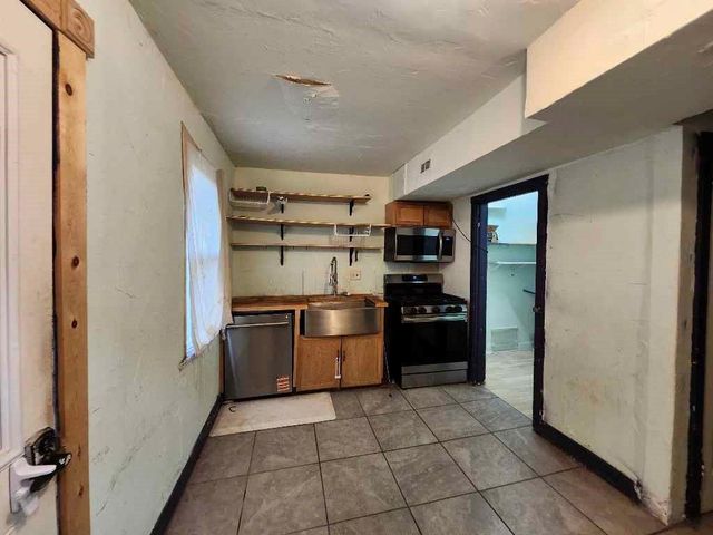 775 Manorcrest Drive, Kansas City, KS 66101