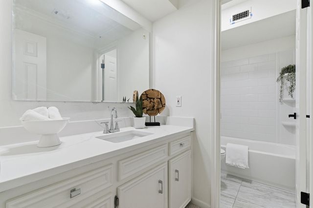 5 Devonshire Drive, Conroe, TX 77304